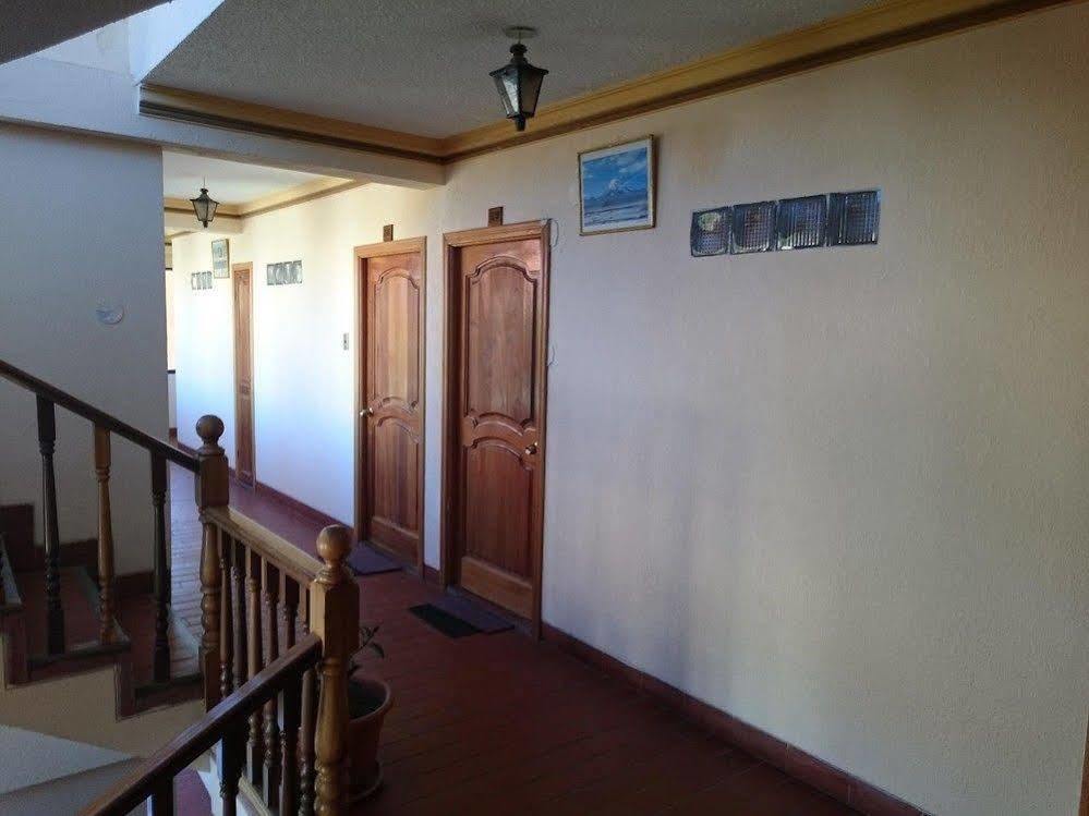 Hostal Real Los Andes Del Lago 코파카바나 외부 사진