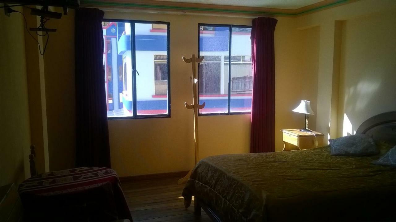Hostal Real Los Andes Del Lago 코파카바나 외부 사진